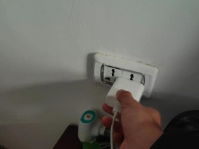 索尼相机的充电器插头怎么拔？正确拔出方法是什么？