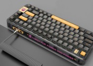 陈逸恒使用的键盘品牌是什么？