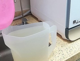 家庭洗碗机清洁方法大揭秘（简单易行的清洁技巧让你的洗碗机保持如新）