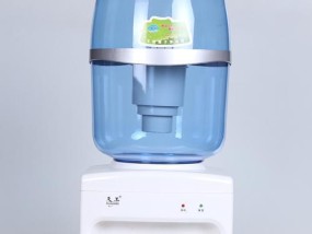 换饮水机桶的方法（简单高效的饮水机桶更换步骤）