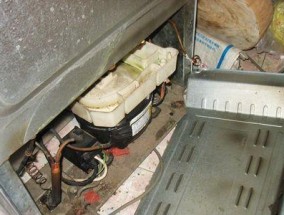 冰柜排水孔清洗方法（轻松解决冰柜排水孔堵塞问题的实用技巧）