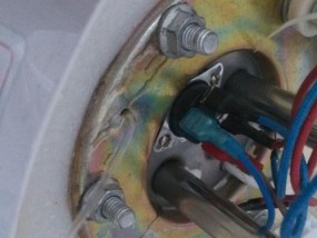 电热水器密封圈漏水的处理方法（修复电热水器漏水的简单步骤）