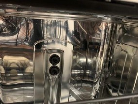 洗碗机固定位置松动的处理方法（解决洗碗机固定位置松动的技巧和注意事项）