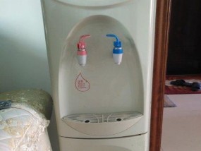 饮水机发臭的原因及解决方法（探索饮水机发臭的根本原因）