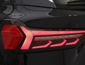 赛力斯甩出王炸！蓝电E5 PLUS7座中型SUV仅7.98万，续航1300km，油耗0.94L