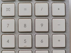键盘字很小的原因是什么？如何调整键盘字大小？