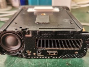 投影仪设备坏了的修理方法（快速解决投影仪故障的步骤与技巧）
