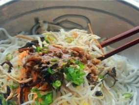 消除冰柜腥味的方法（让您的冰柜永远清新如新）