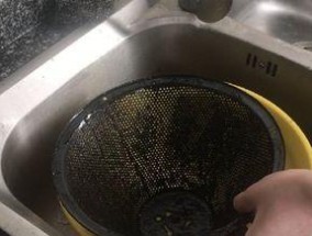 以油烟机碱性清洗方法为主题的文章（探索高效清洁油烟机的新方法）