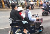 70岁也能骑摩托车！2025年起，全国实施5大新规，老年人的新福利