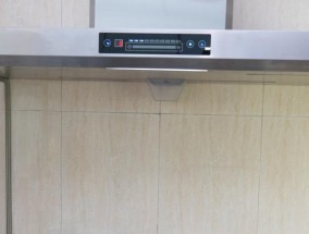 如何解决餐厅抽油烟机有味道问题（有效清除油烟机内异味）