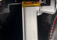蓝牙耳机前盖的打开方法是什么？打开前盖后如何更换电池？