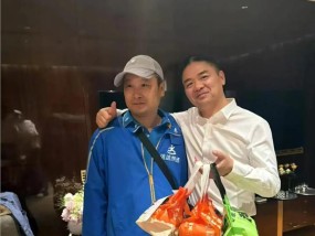 刘强东入住四季酒店点外卖，给外卖小哥发千元小费，豪掷1000元打赏骑手！