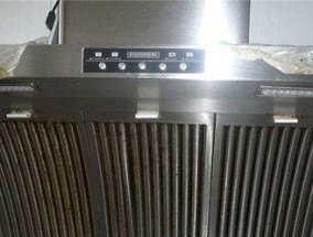 抽油烟机管道清洗方法（轻松掌握清洗抽油烟机管道的技巧）