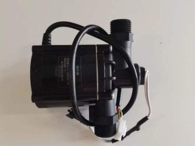 以惠而浦热水器进水温控故障为主题写1个文章的主标题和及主标题的1个（分析惠而浦热水器进水温控故障的原因及解决方案）