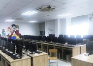 机房中台式电脑的开机步骤是什么？