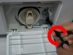 如何拆卸洗衣机排水阀，只需三个简单步骤（简便易行的拆卸方法和操作技巧）
