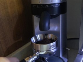 咖啡机粉碗的处理方法（环保的咖啡废料利用技巧）