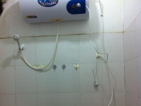 热水器压力小出不了水的原因及解决方法（解析热水器压力小出不了水的常见问题和应对策略）