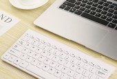 笔记本外接键盘变色代表什么？如何解决？