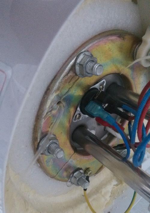 电热水器密封圈漏水的处理方法（修复电热水器漏水的简单步骤）  第1张