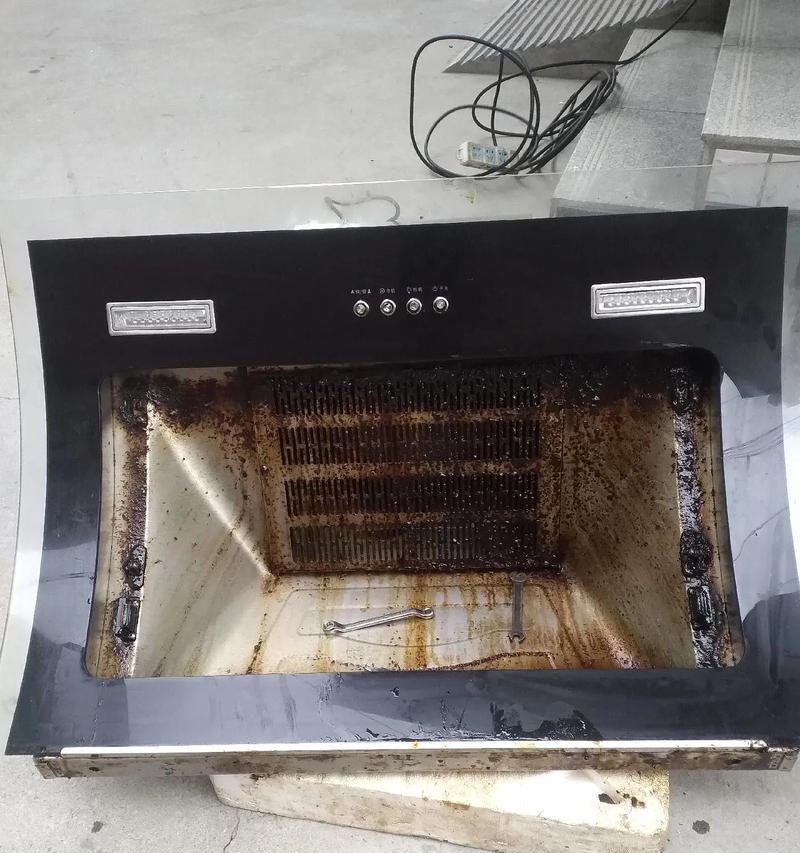 如何用空调清洗油烟机（简单有效的清洁方法）  第1张