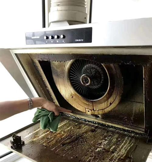 空调清洗油烟机滤网的正确方法（保持油烟机滤网清洁）  第1张
