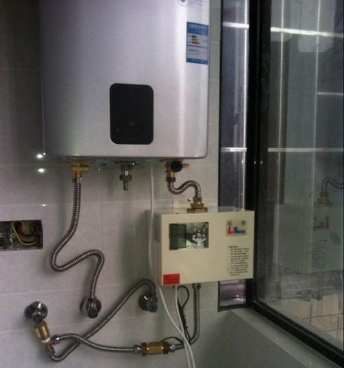 家里热水器着火的应对措施（如何安全处理家用热水器着火事故）  第1张
