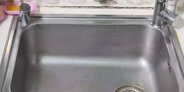 如何有效清洗油烟机上的油泥（使用正确方法清洁油烟机）  第1张
