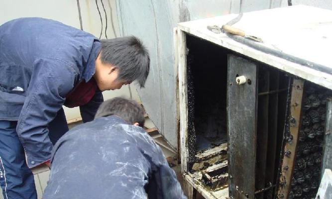 如何全面清洗抽油烟机烟道（打造健康环保的厨房空气流通系统）  第1张