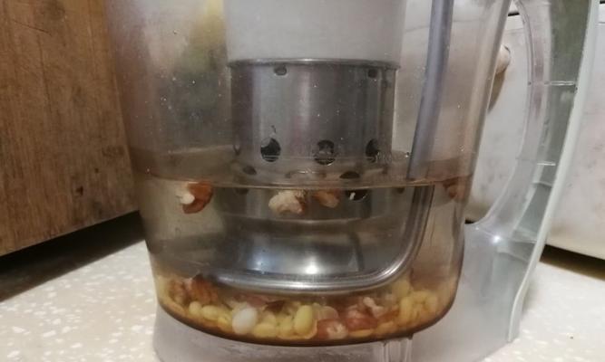 豆浆机打不碎黄豆的原因及解决方法（解密豆浆机打不碎黄豆的奥秘）  第1张