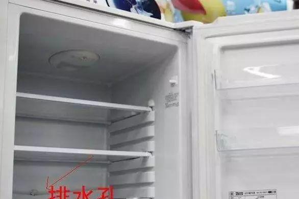 冰箱冷藏室排水孔堵塞的原因及解决方法（专业维修师告诉你如何应对冰箱冷藏室排水孔堵塞问题）  第3张