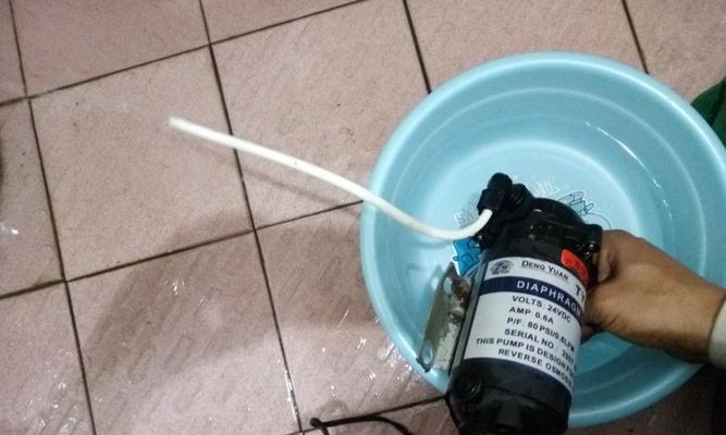 饮水机发臭的原因及解决方法（探索饮水机发臭的根本原因）  第3张