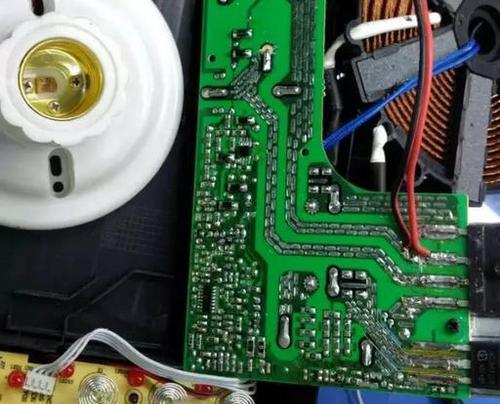 美的电磁炉电源线维修价格大揭秘（了解电源线维修费用）  第2张