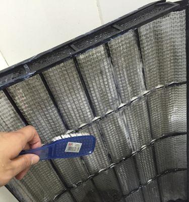 挂式空调滤网的清洗方法及注意事项（轻松学会清洗挂式空调滤网）  第2张