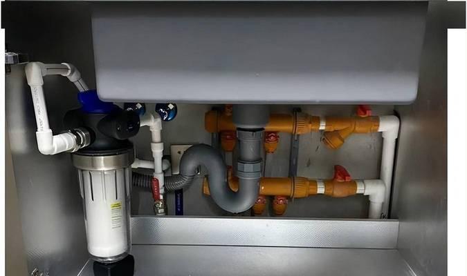 应对净水器白色软管漏水的措施（如何快速修复净水器软管漏水问题）  第3张