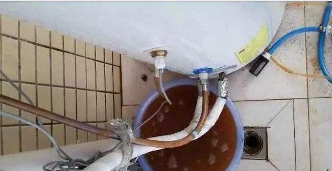 解决热水器漏水问题的方法（清洗电路是修复漏水的关键）  第2张