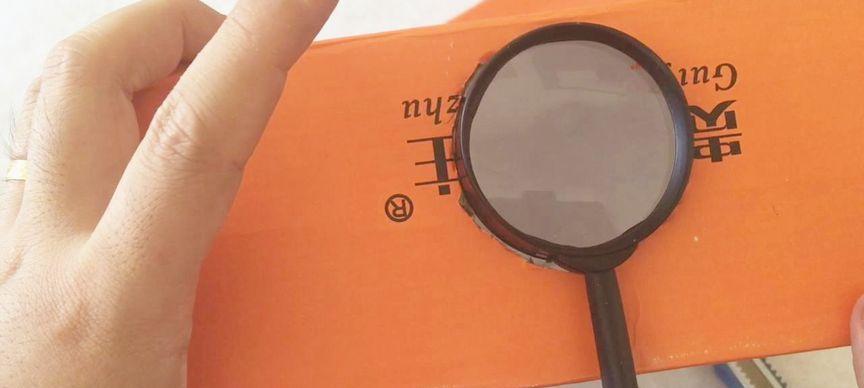 投影仪墙壁顶上有个洞是怎么回事？需要修复吗？  第2张