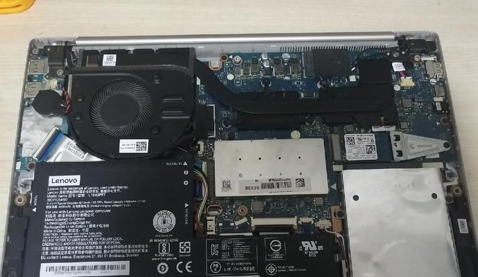 笔记本进水了怎么处理？屏幕损坏能修复吗？  第3张