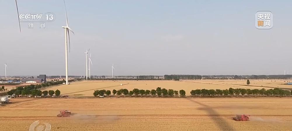 农机装上“智慧大脑”、无人机变身照明灯,科技助力“麦”向丰收  第4张