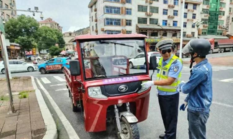 7月1日起新规，电动车、摩托车、三轮车上路“2禁2扣3罚”，车主注意  第1张