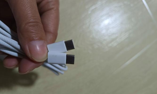 苹果双头充电器如何区分正反？使用时应注意什么？  第2张