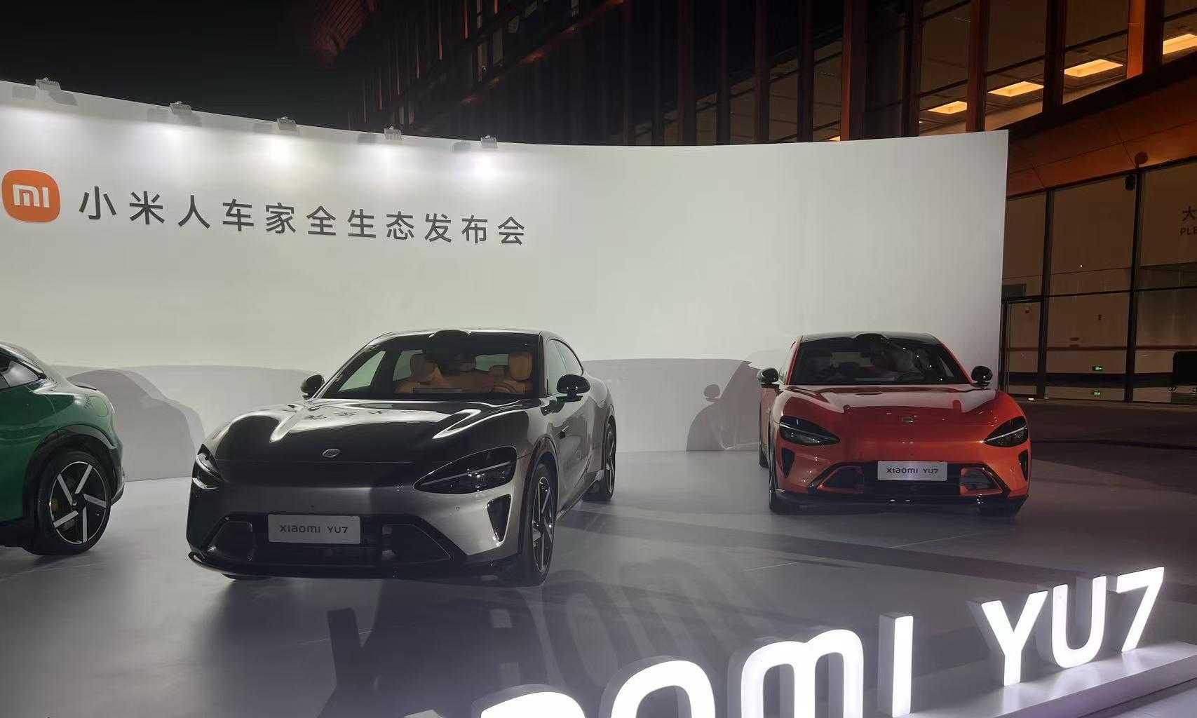 3分钟破20万单！只比SU7贵3万，售价25.35万元起的小米YU7谁在买  第2张