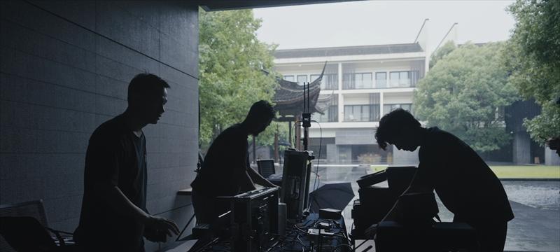挑战复杂环境！索尼 FX 系列 11 台电影摄影机如何完成电影感时装直播秀  第13张