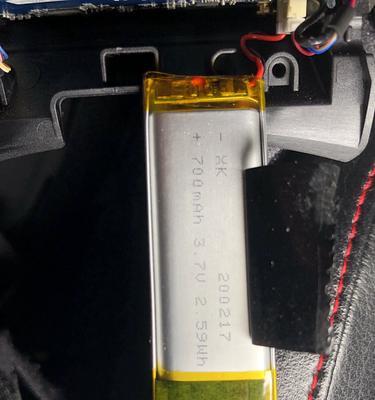 蓝牙耳机前盖的打开方法是什么？打开前盖后如何更换电池？  第1张