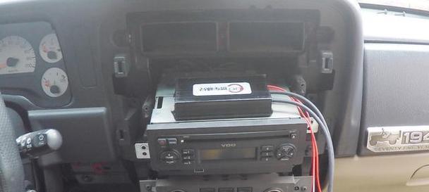 汽车带通低音炮箱体的拆卸方法是什么？拆卸过程中需要注意什么？  第3张