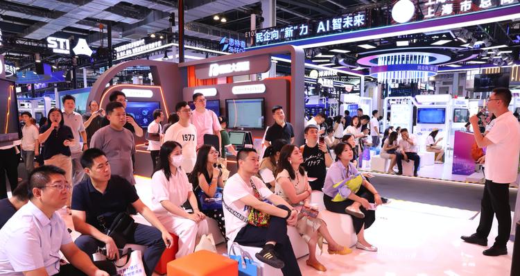 卓繁信息集团闪耀 2025 世界人工智能大会  第1张